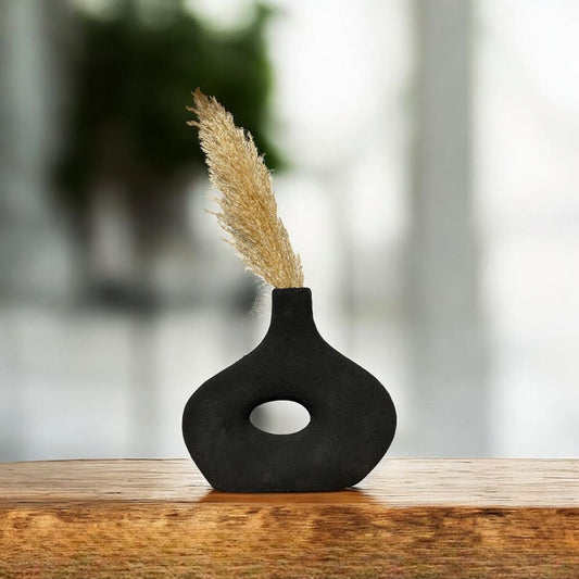 Handcrafted pottery vase – unique ceramic home decor by Kvell Masterpiece, available in Egypt.