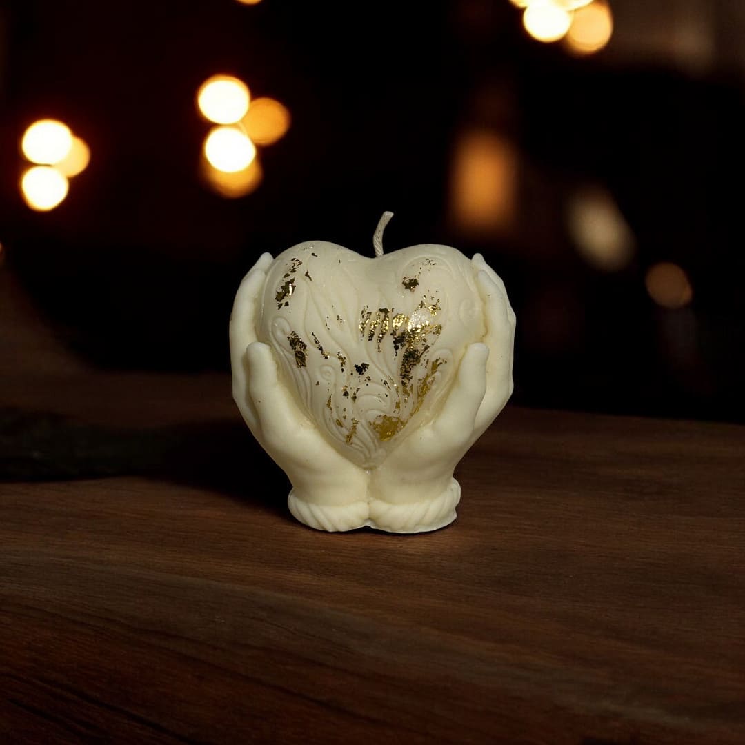 Artistic scented candle – elegant home accessory by Kvell Masterpiece, available in Egypt.